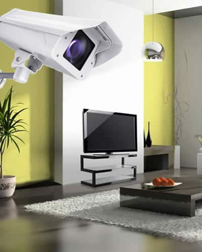 Cámara de seguridad en interior de casa